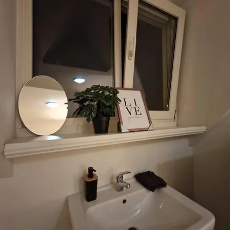 Cozy Private 5 On A Busy Persian Restaurant 公寓 埃因霍温