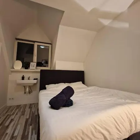 Cozy Private 5 On A Busy Persian Restaurant Appartement *