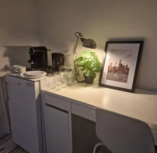 Cozy Private 5 On A Busy Persian Restaurant Appartement Eindhoven