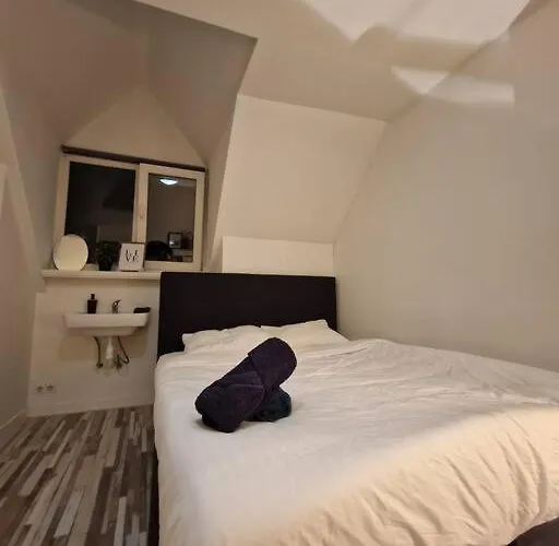 Cozy Private 5 On A Busy Persian Restaurant Appartement *